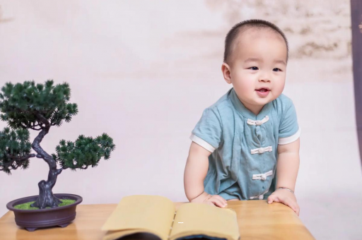 白银宝宝脸上小白点